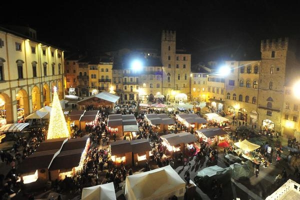 MERCATINI DI NATALE AD AREZZO Tour Italia