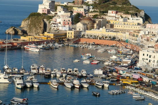 MINICROCIERA A PONZA 